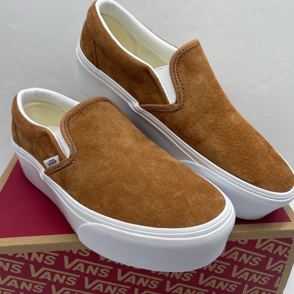 Vans Classic Slip-On Stackform
Nubuck Chipmunk
VN000CN1GWT Platform Sneakers - Picture 2 of 16